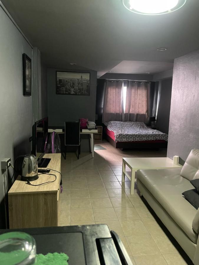 Happy Apple Guesthouse パッタヤー エクステリア 写真
